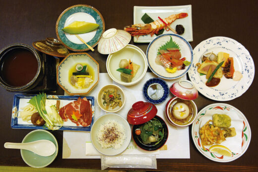 画像：大牧温泉観光旅館　和会席食事一例